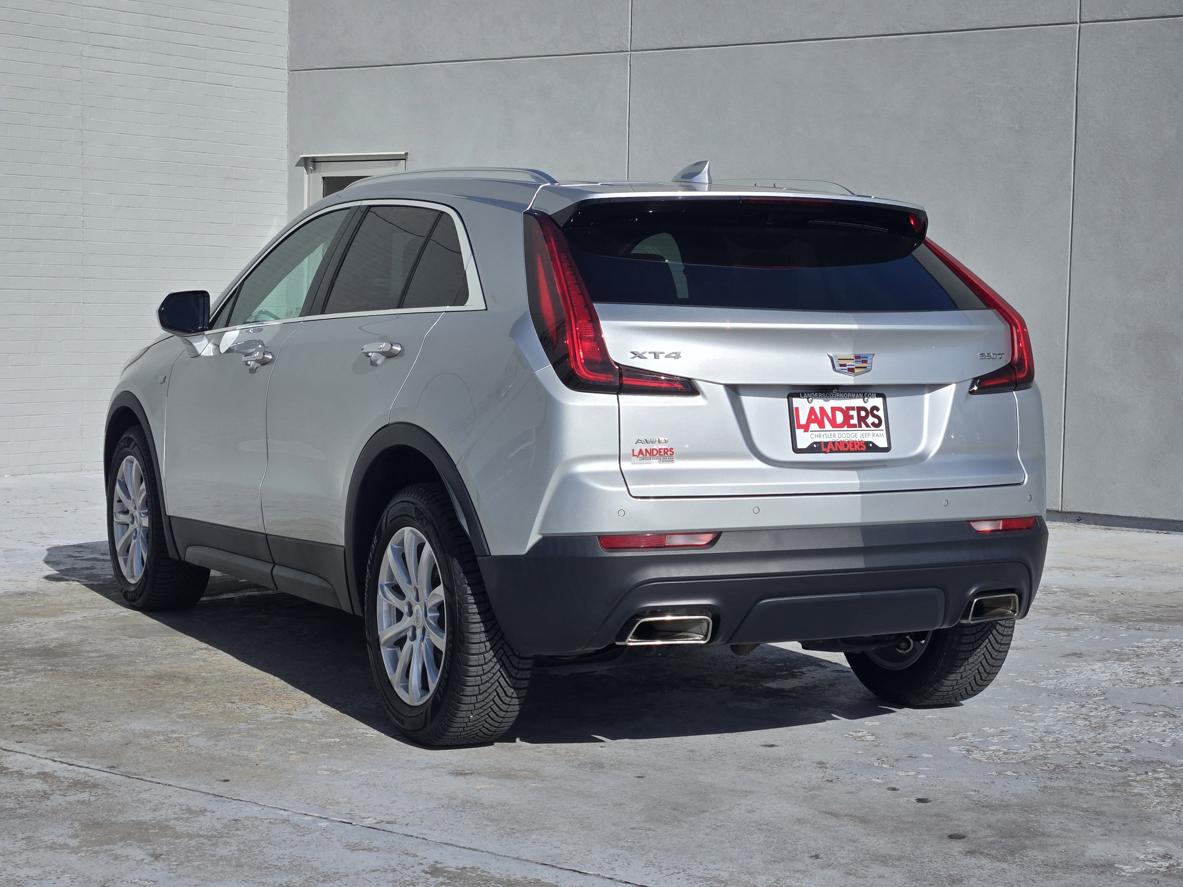 Used 2022 Cadillac XT4 Luxury w/ Cold Weather Package image 5