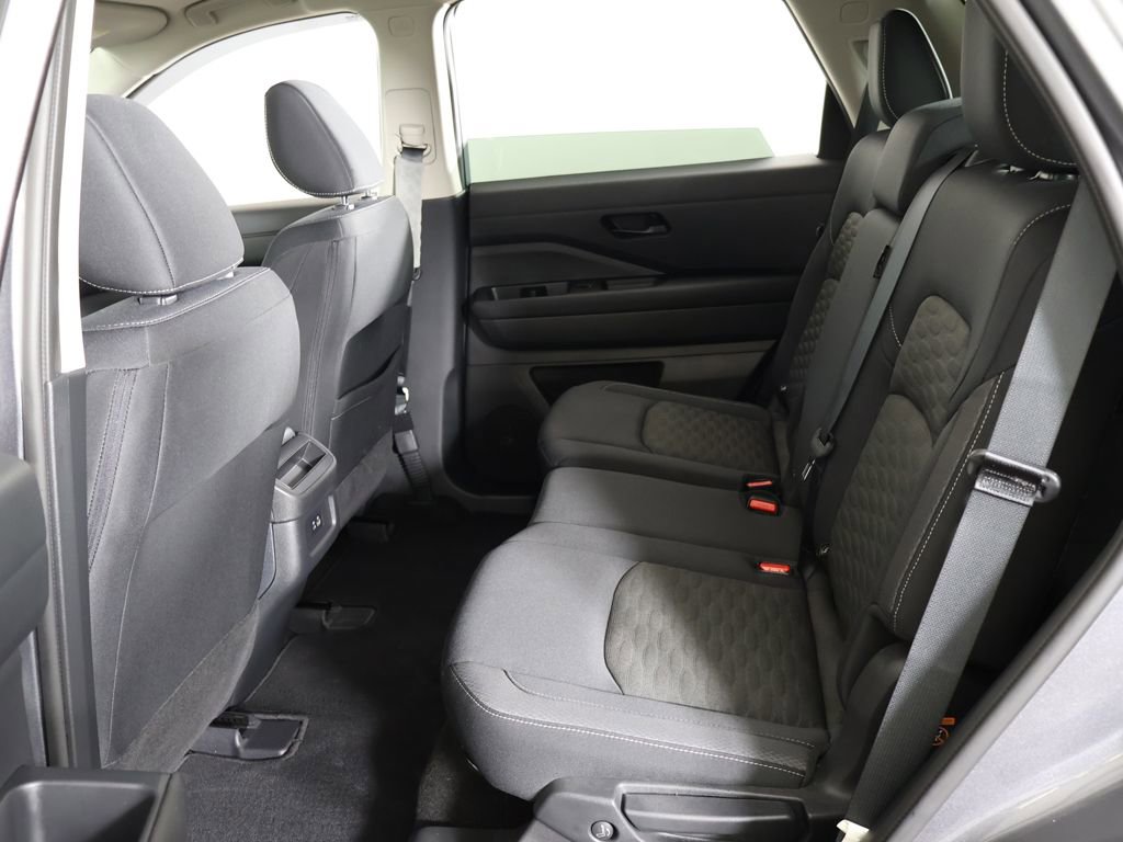 Used 2023 Nissan Pathfinder S image 30