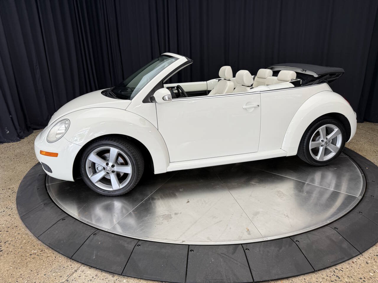 Used 2007 Volkswagen Beetle Triple White Edition FWD image 3