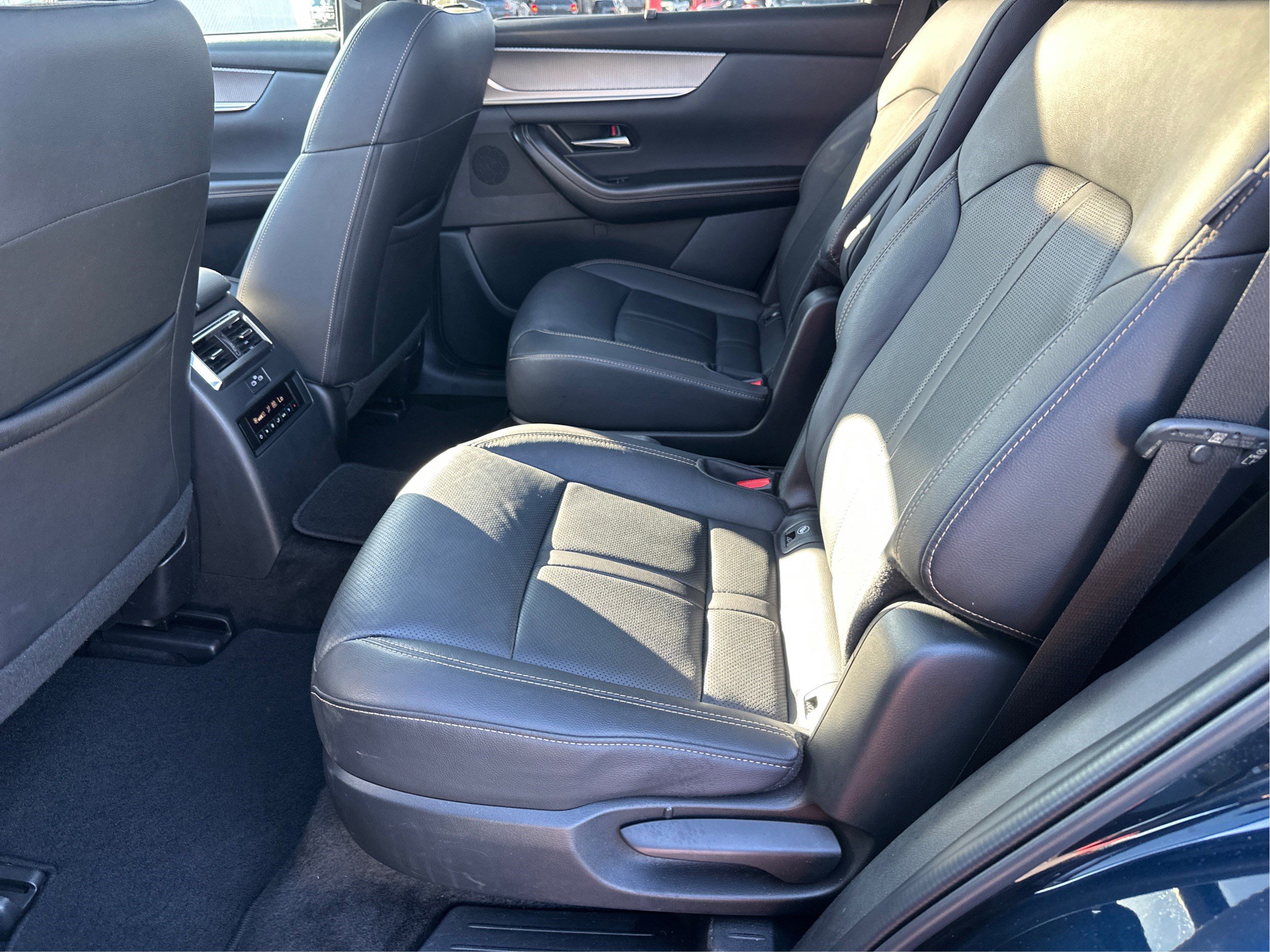 Used 2025 MAZDA CX-90 3.3 Turbo w/ Premium Sport Pkg image 10