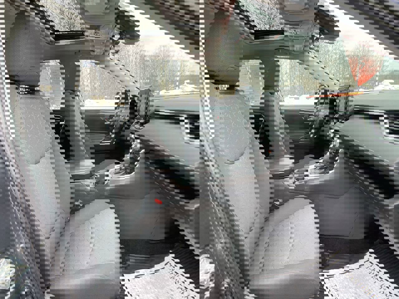 Used 2020 Toyota RAV4 XLE image 28