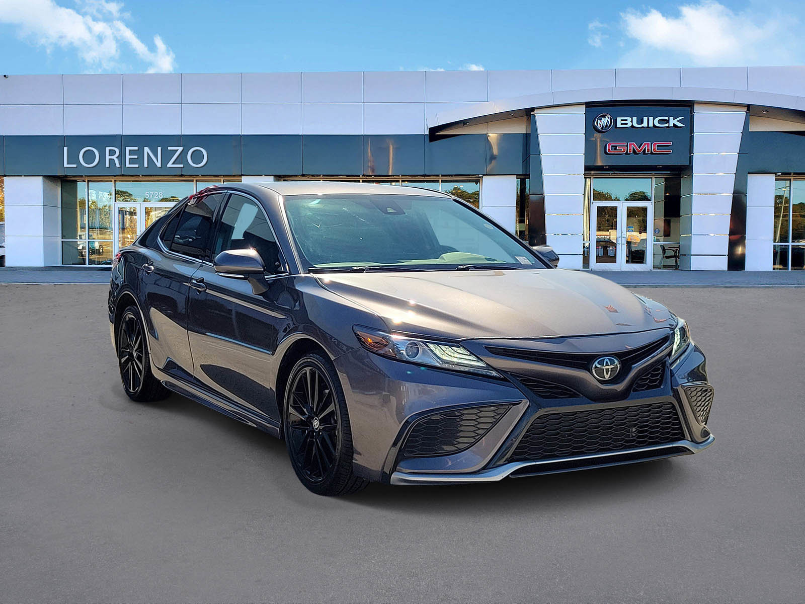 Used 2023 Toyota Camry XSE FWD image 3