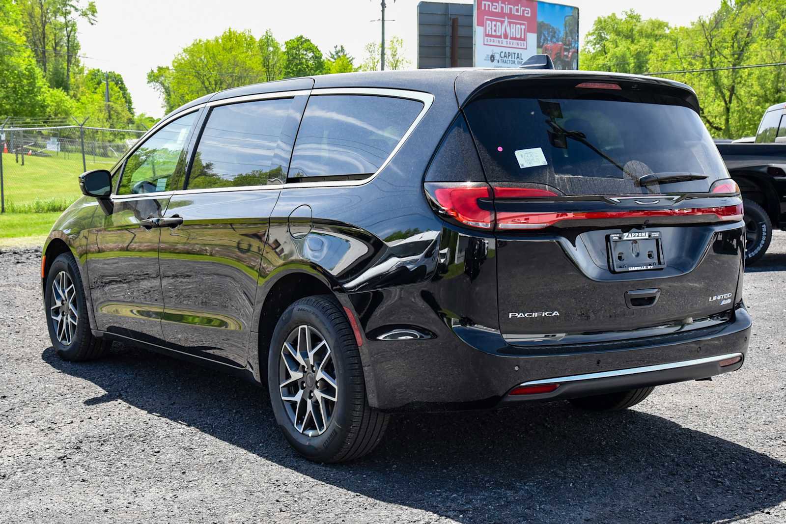 New 2027 Chrysler Pacifica Limited AWD/4WD image 5