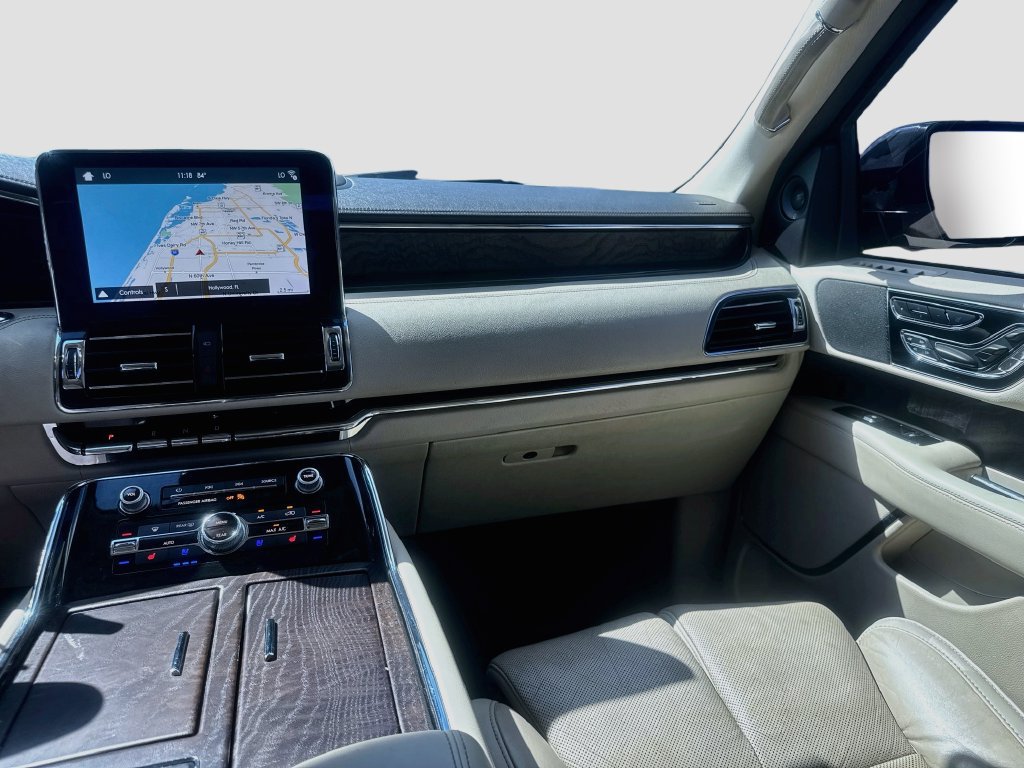 Used 2018 Lincoln Navigator Select AWD/4WD image 25