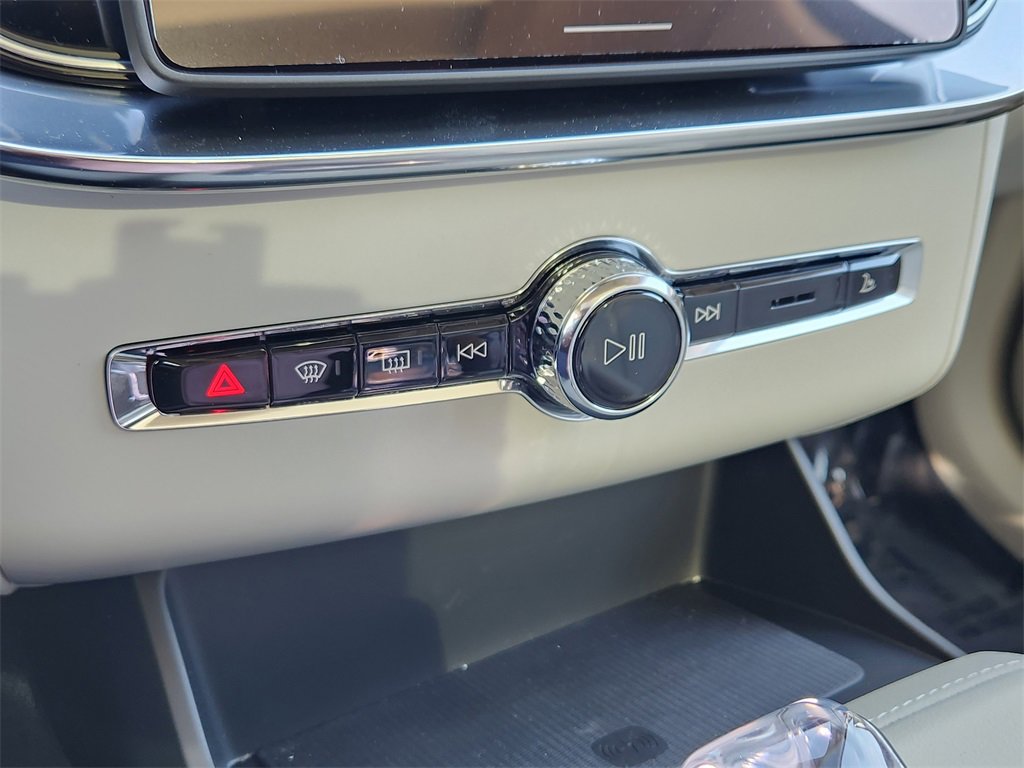 New 2026 Volvo XC90 B6 Ultra w/ Lounge Package image 16