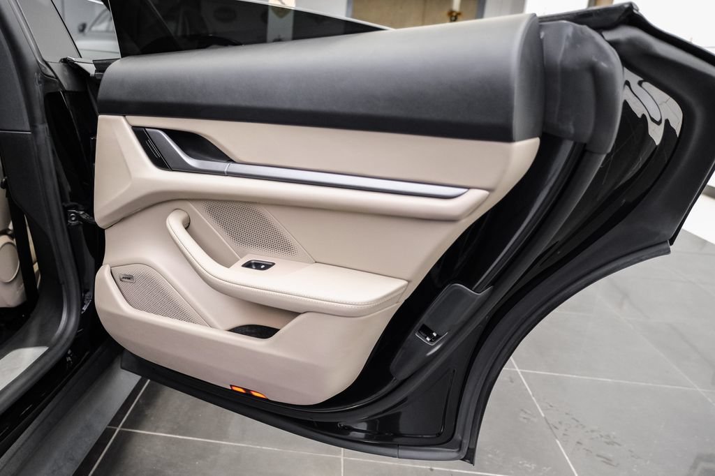 Used 2025 Porsche Taycan RWD image 40