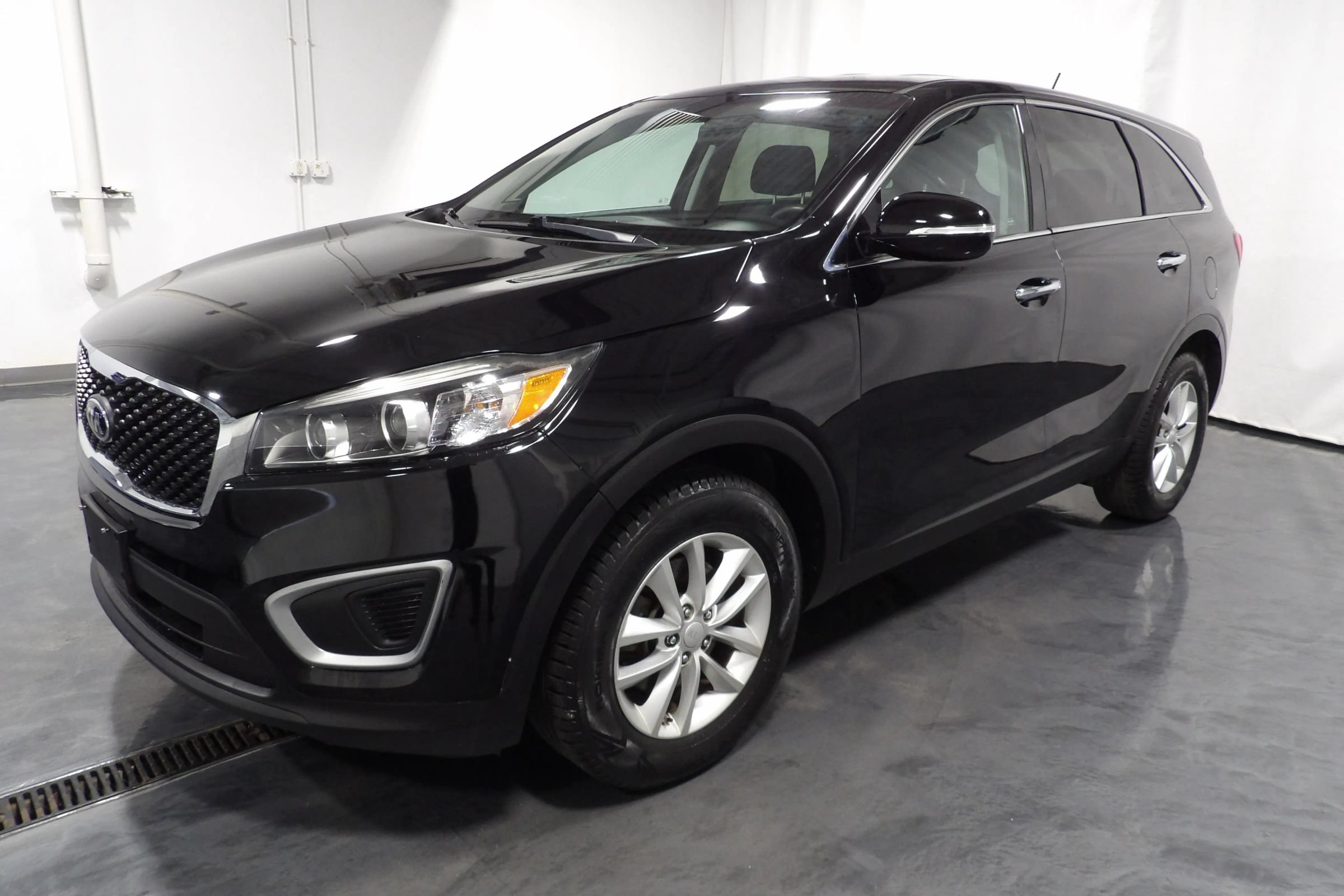 Used 2017 Kia Sorento L FWD image 3