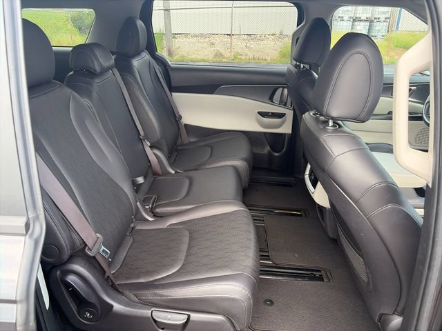 Used 2024 Kia Carnival LX FWD image 30