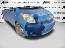 Used 2011 Toyota Yaris 4-Door Hatchback image 21
