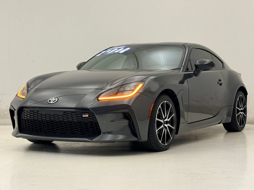 Used 2022 Toyota GR86 RWD image 2