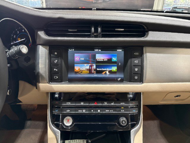 Used 2017 Jaguar XF Prestige RWD image 26