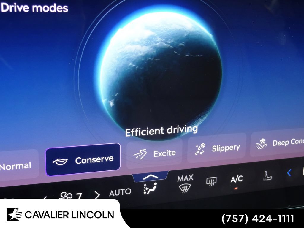 Used 2026 Lincoln Nautilus Premier AWD/4WD image 33