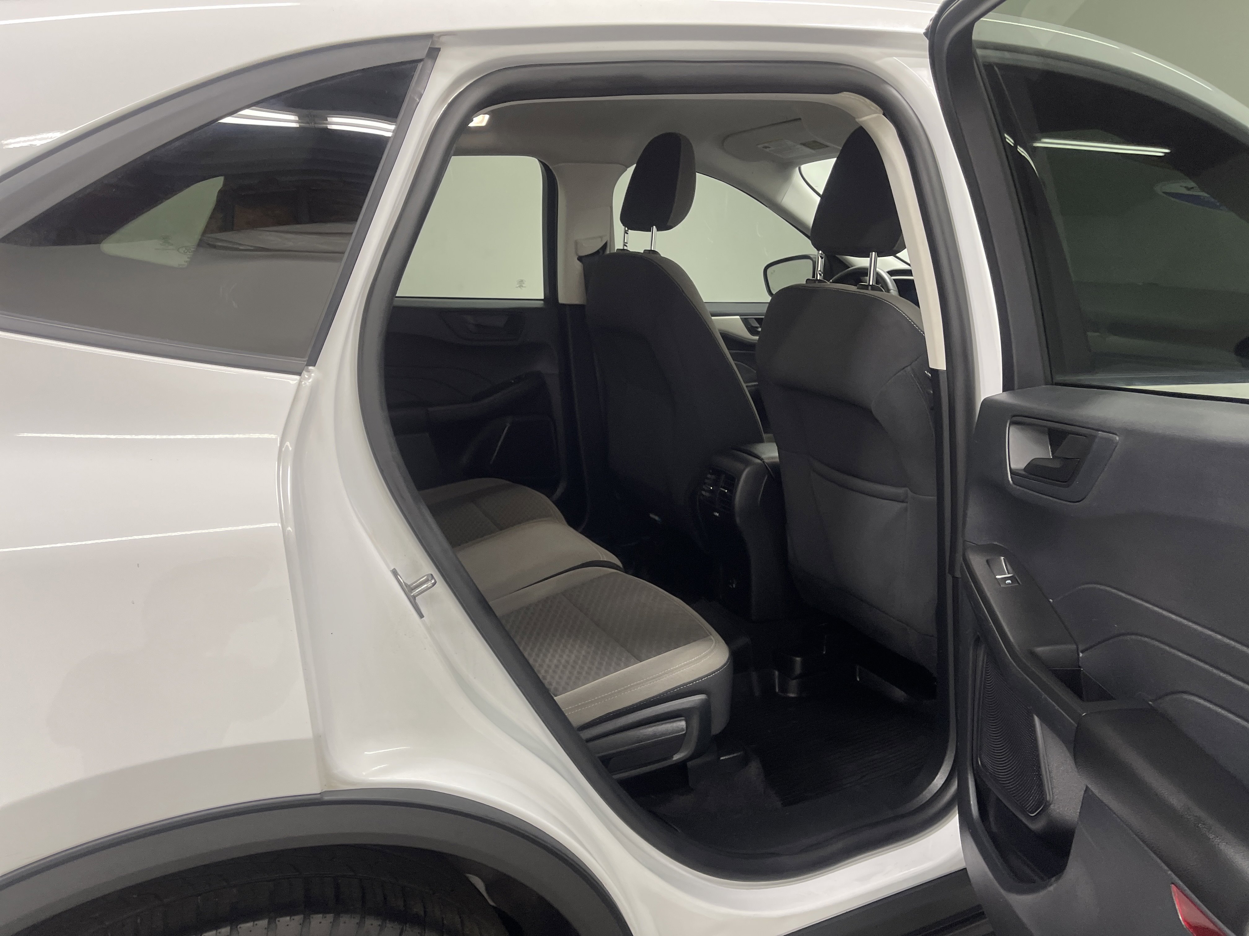 Used 2022 Ford Escape SE w/ SE Sport Appearance Package image 21