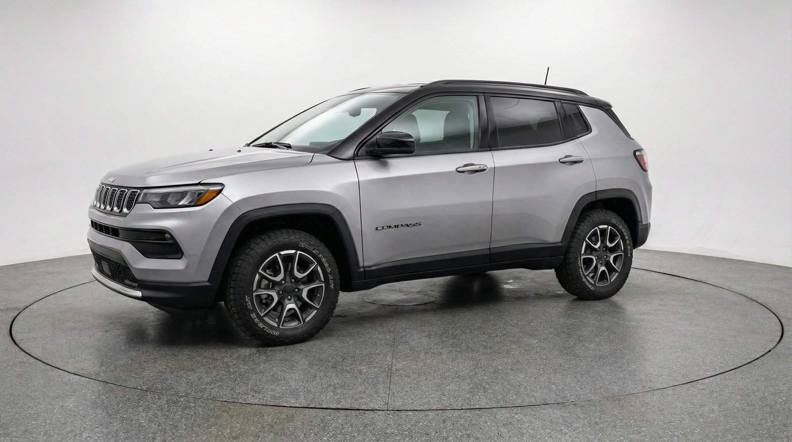 Used 2025 Jeep Compass Trailhawk AWD/4WD image 3