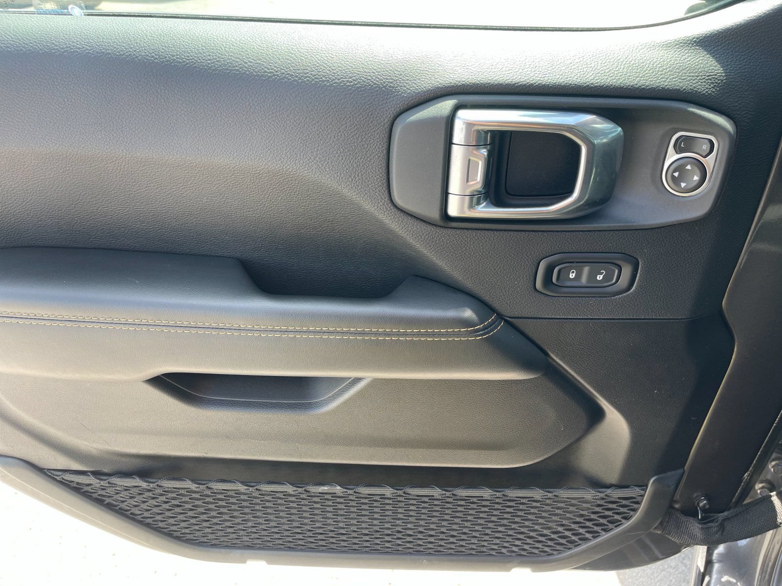 Used 2025 Jeep Wrangler Unlimited Sahara AWD/4WD image 12