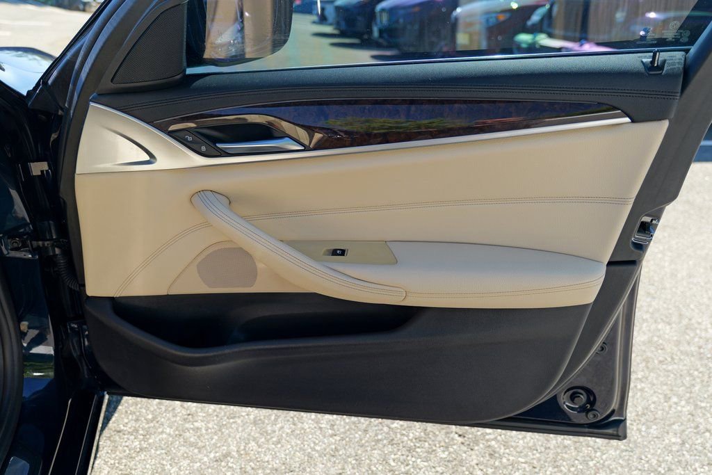 Used 2018 BMW 540i xDrive image 31