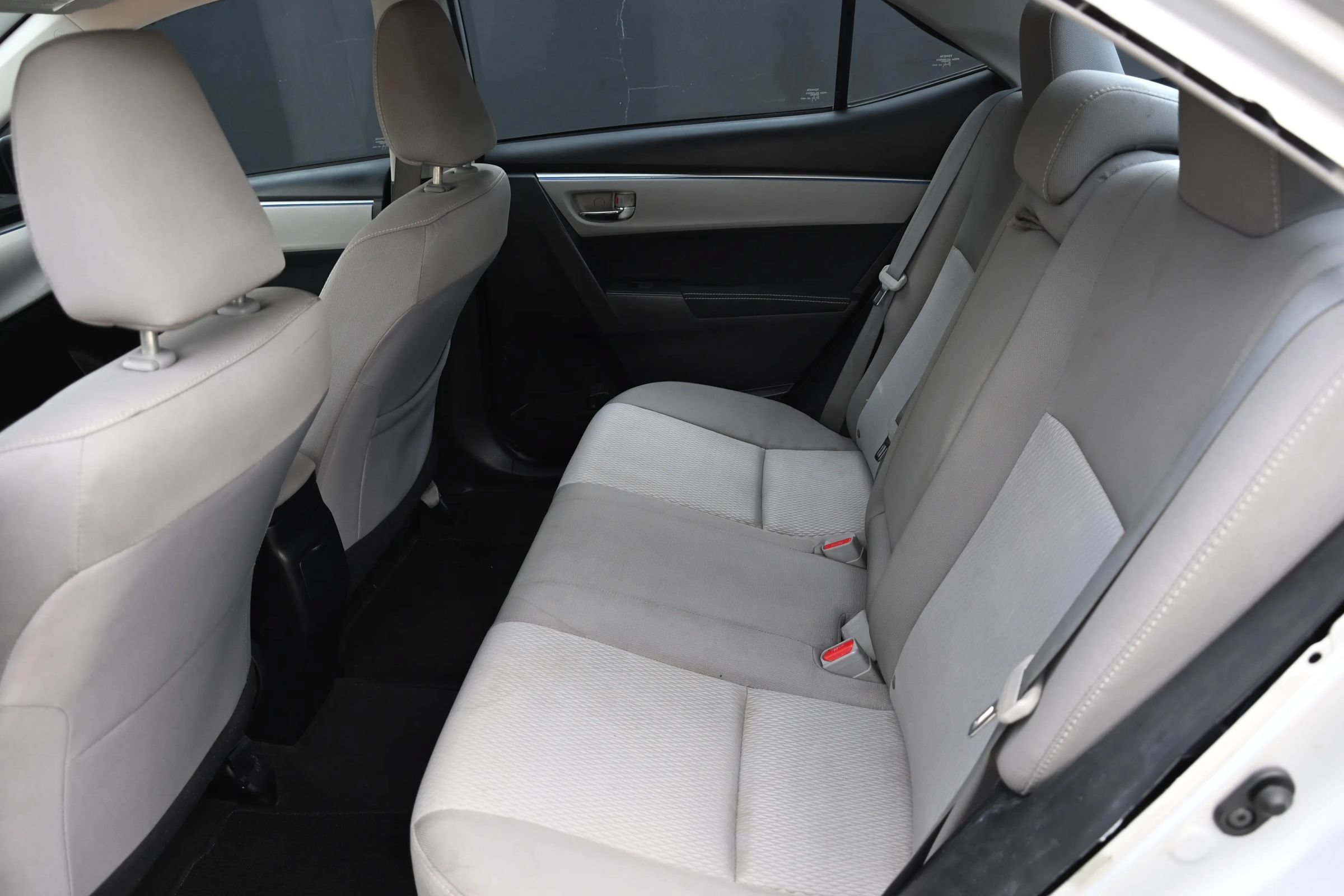 Used 2015 Toyota Corolla LE FWD image 18