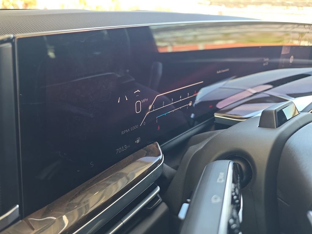 Used 2025 Cadillac Escalade Sport Platinum w/ LPO, ONYX Package AWD/4WD image 12