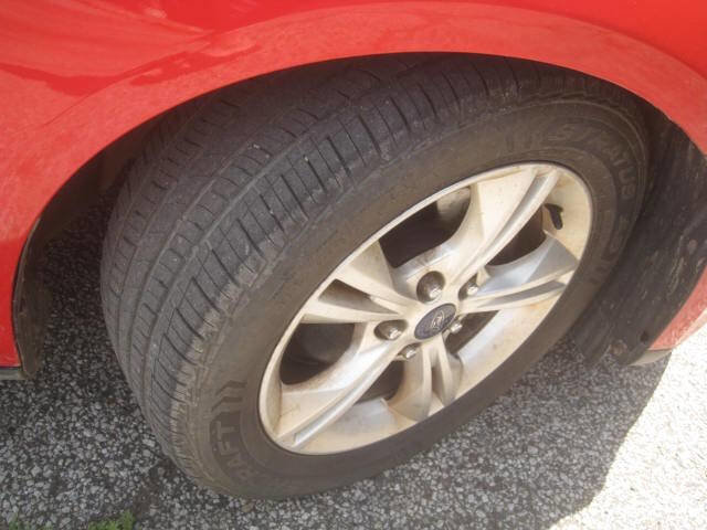 Used 2014 Ford Focus SE w/ SE Winter Package image 27