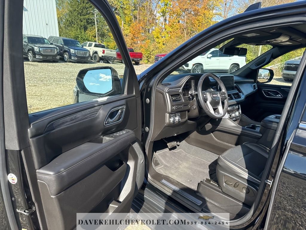 Used 2021 GMC Yukon XL SLT w/ SLT Premium Package image 8