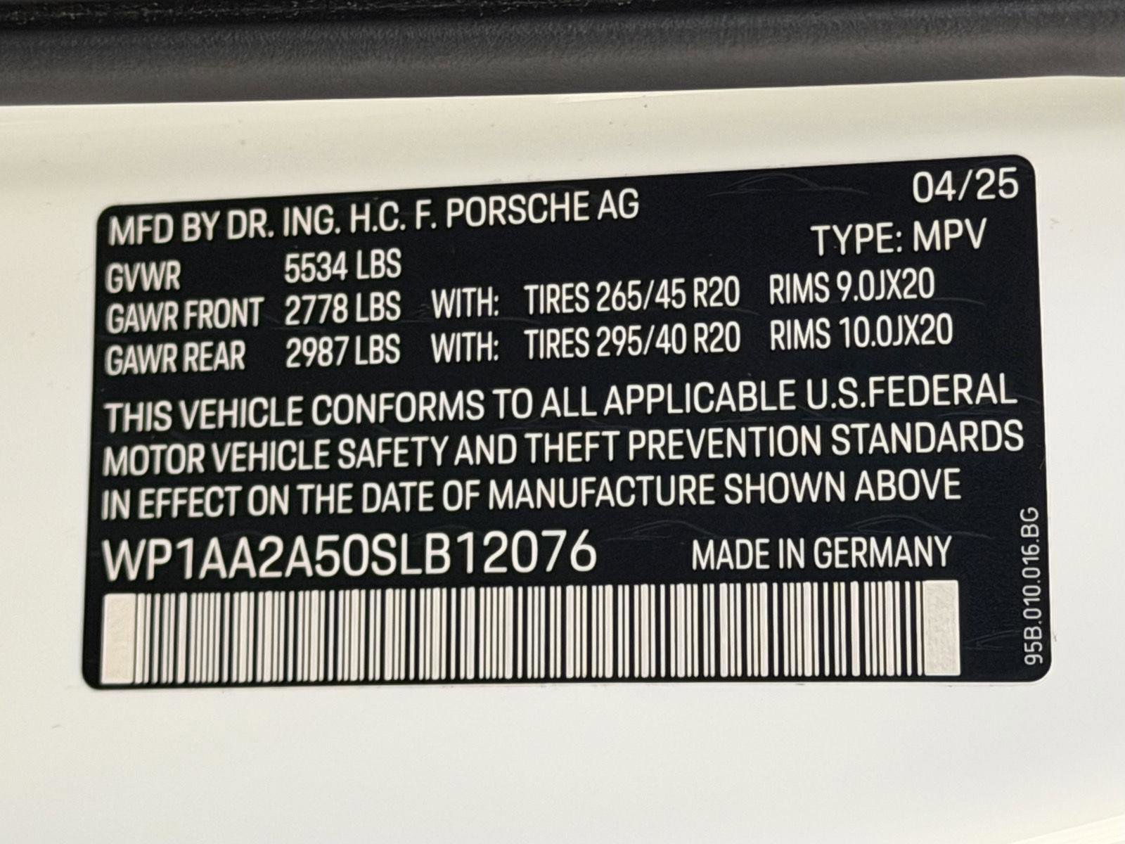 Used 2025 Porsche Macan image 26