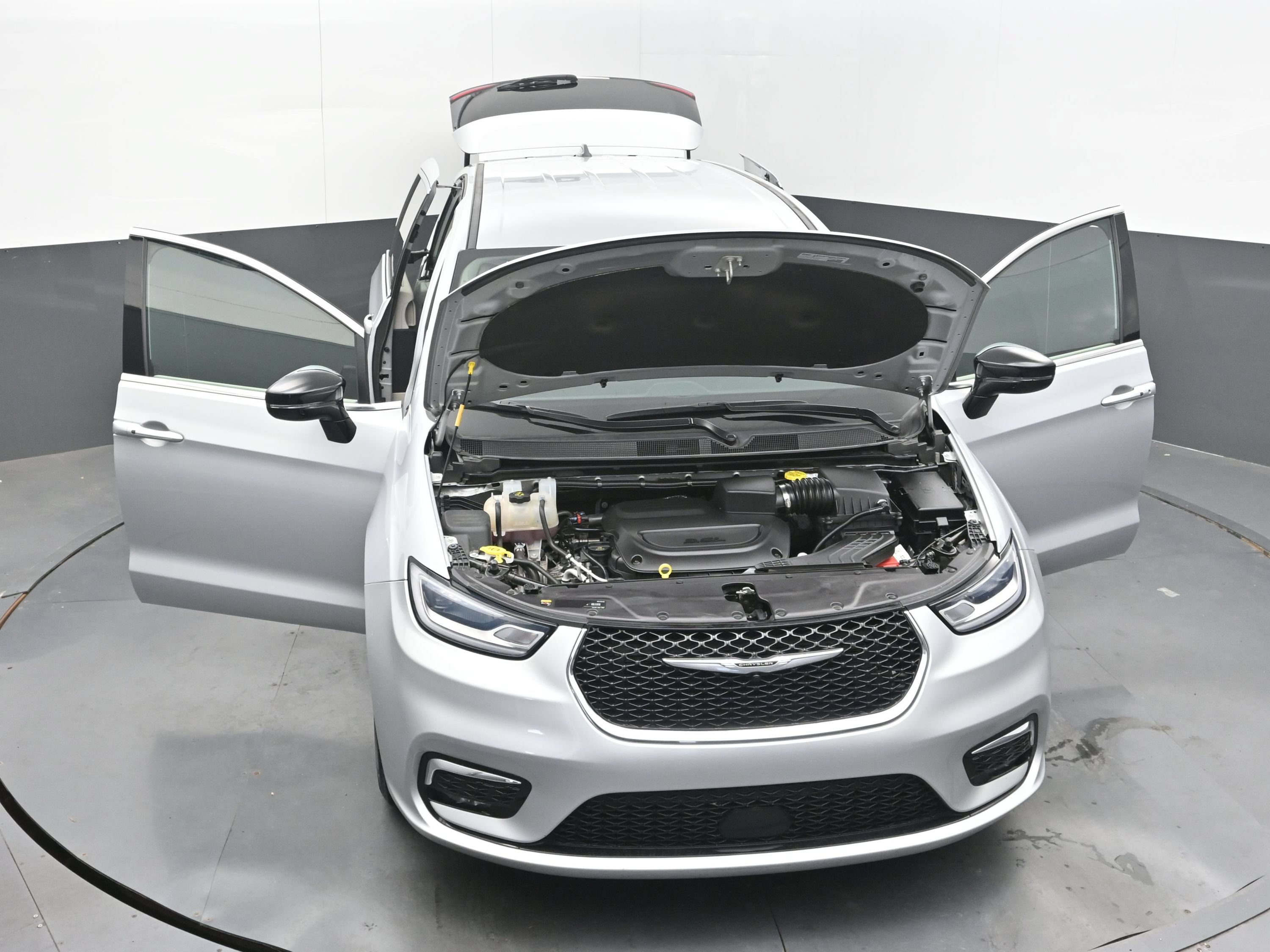 Used 2024 Chrysler Pacifica Touring-L FWD image 37