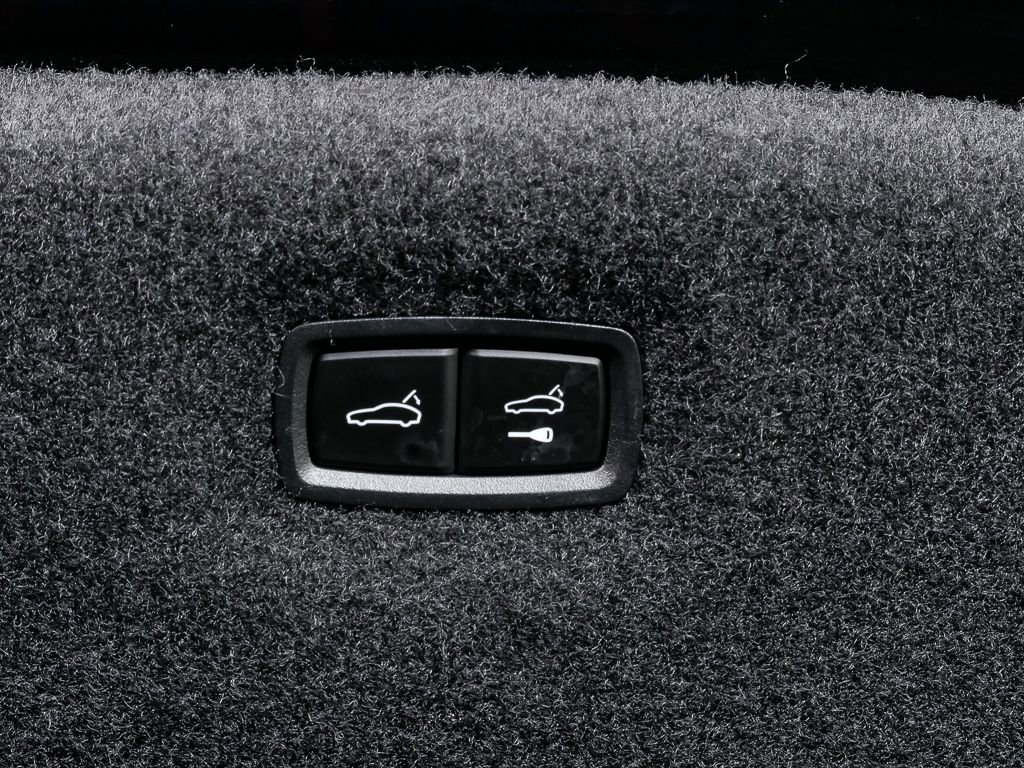 Certified 2023 Porsche Taycan image 31