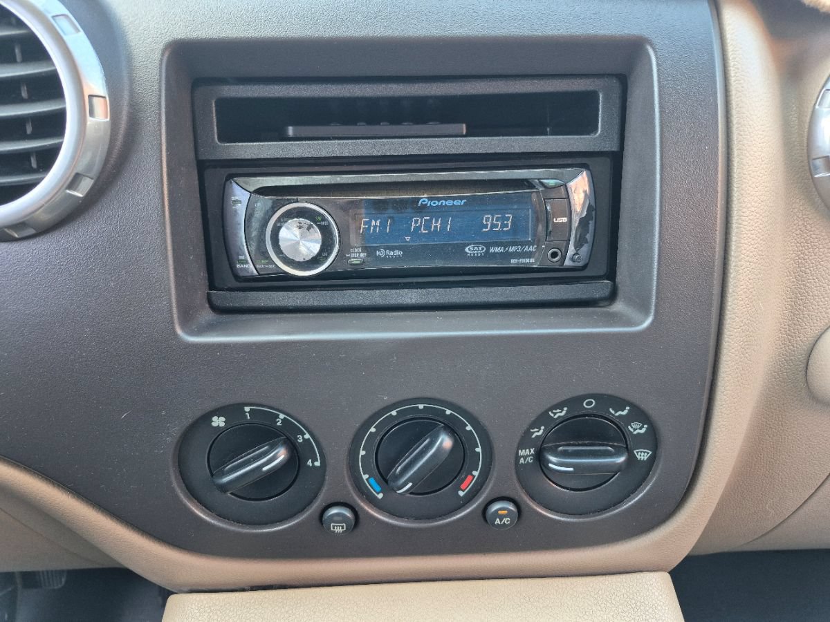 Used 2004 Ford Expedition XLT RWD image 45