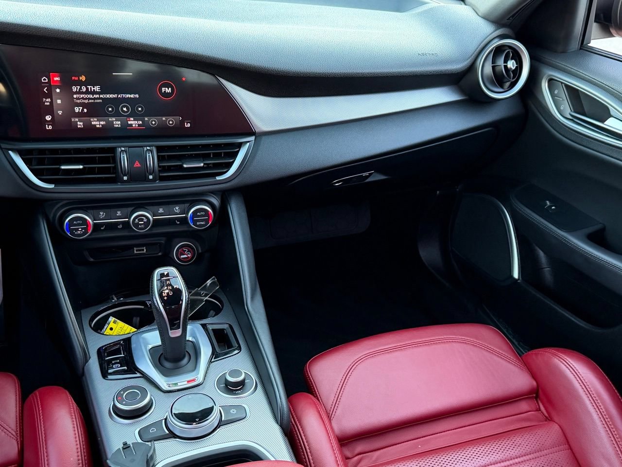 Used 2022 Alfa Romeo Giulia Veloce RWD image 14