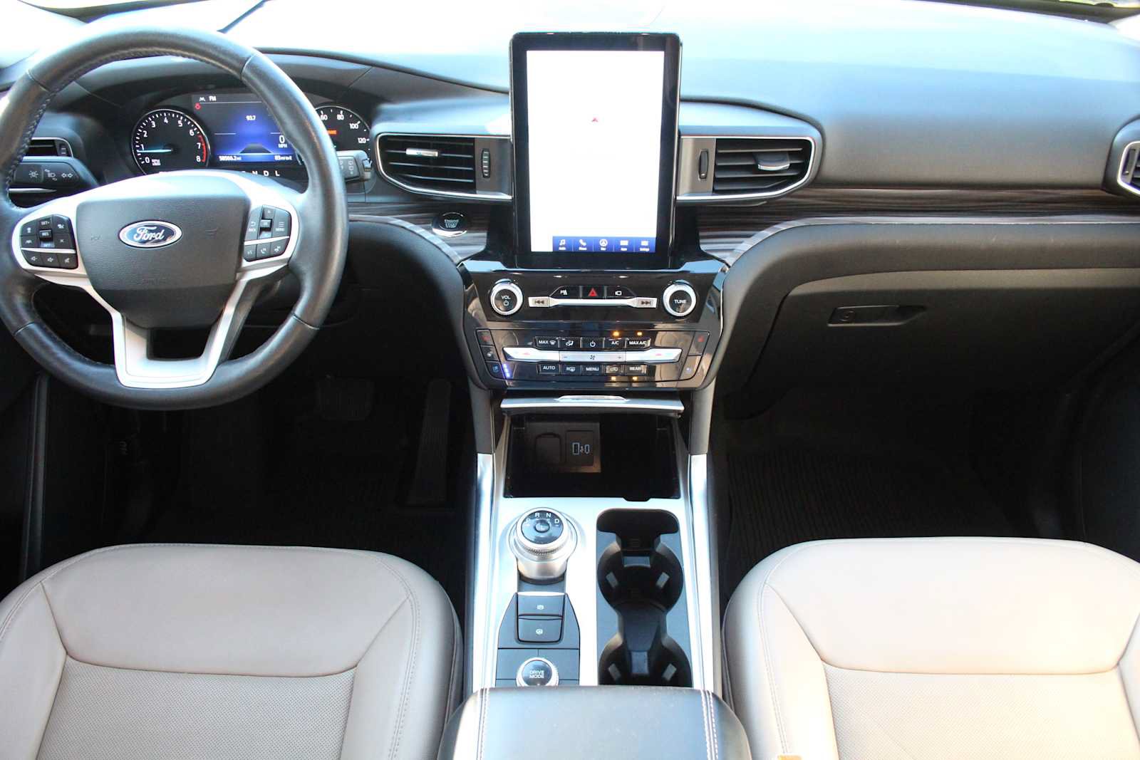 Used 2023 Ford Explorer Limited w/ Limited Technology Package AWD/4WD image 35