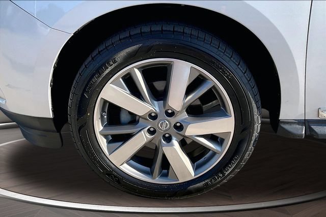 Used 2013 Nissan Pathfinder Platinum FWD image 9