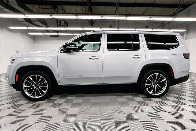 Used 2025 Jeep Wagoneer Series III w/ Premium Group I AWD/4WD image 15