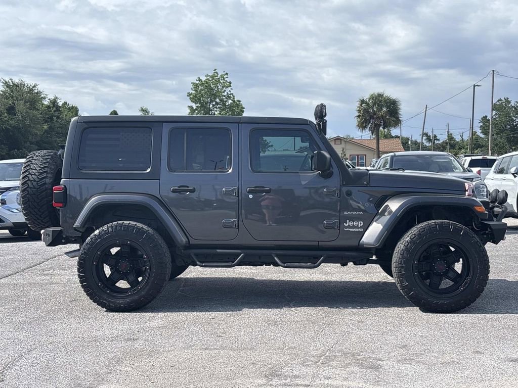 Used 2018 Jeep Wrangler Unlimited Sahara AWD/4WD image 6