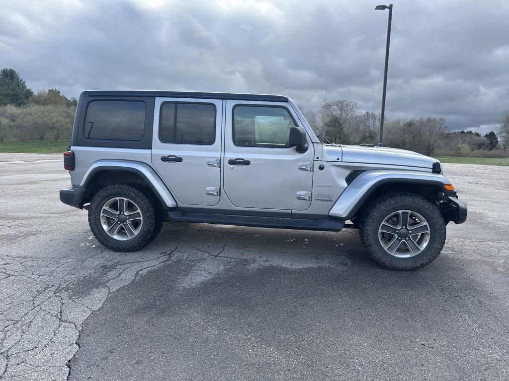 Used 2018 Jeep Wrangler Unlimited Sahara AWD/4WD image 13