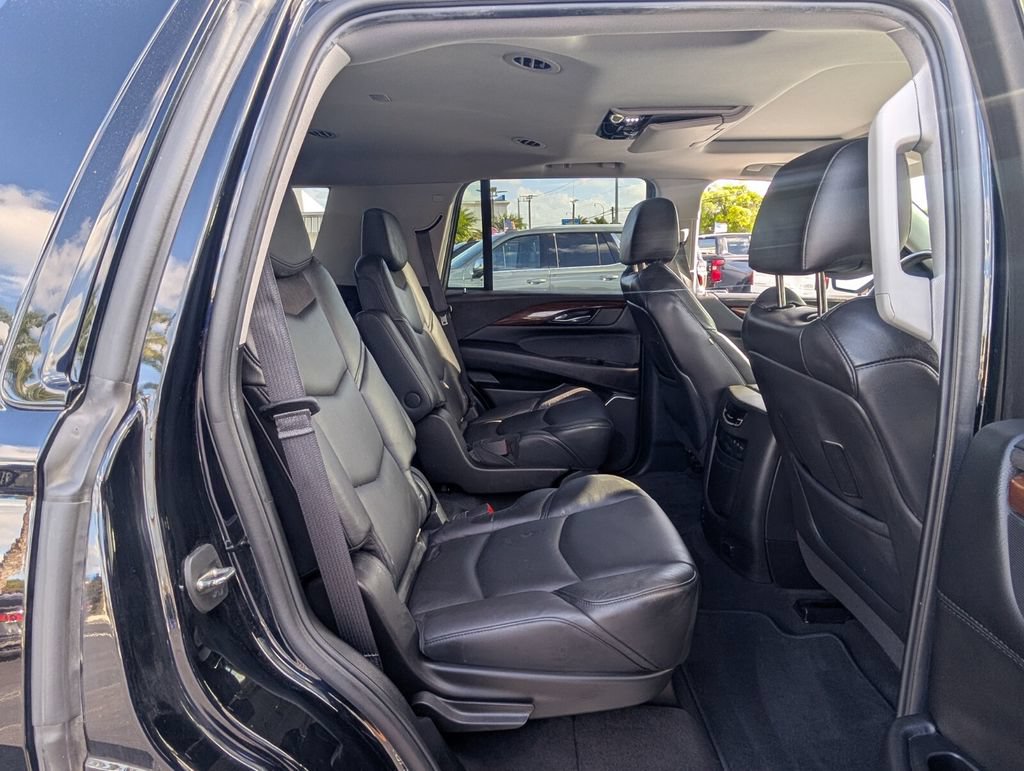 Certified 2020 Cadillac Escalade Luxury w/ Escalade Sport Edition AWD/4WD image 16