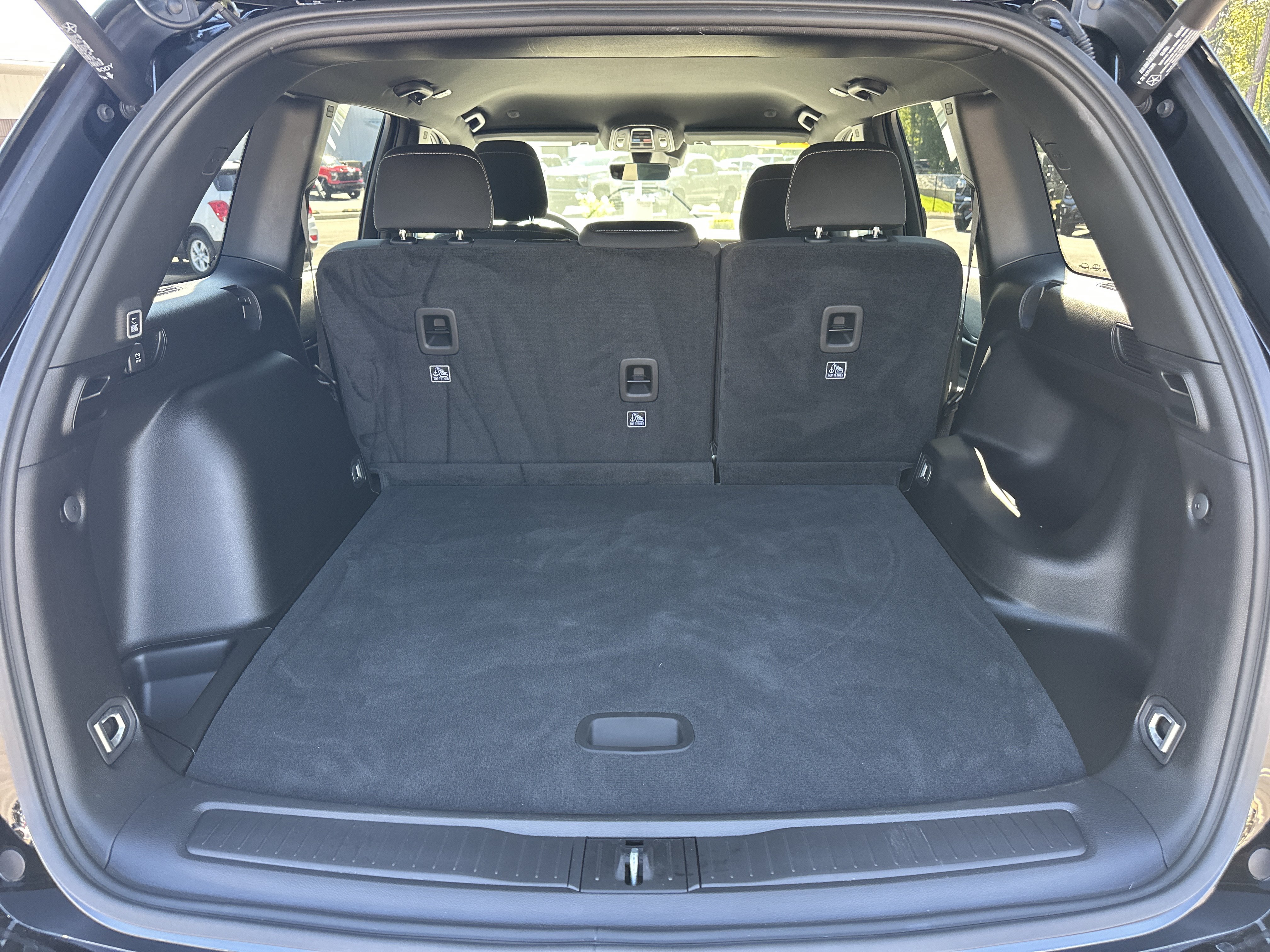 Used 2025 Jeep Grand Cherokee Laredo w/ Luxury Tech Group I RWD image 19