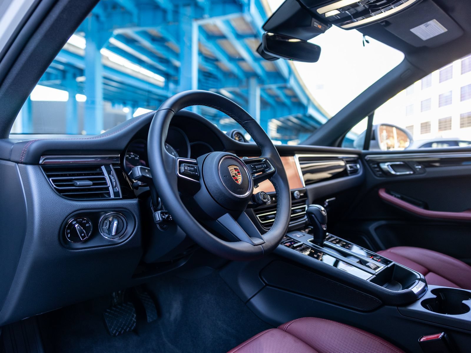 Certified 2025 Porsche Macan S AWD/4WD image 4