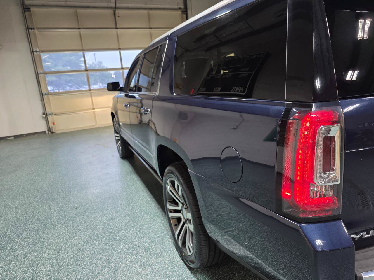 Used 2018 GMC Yukon XL Denali w/ Denali Ultimate Package AWD/4WD image 10
