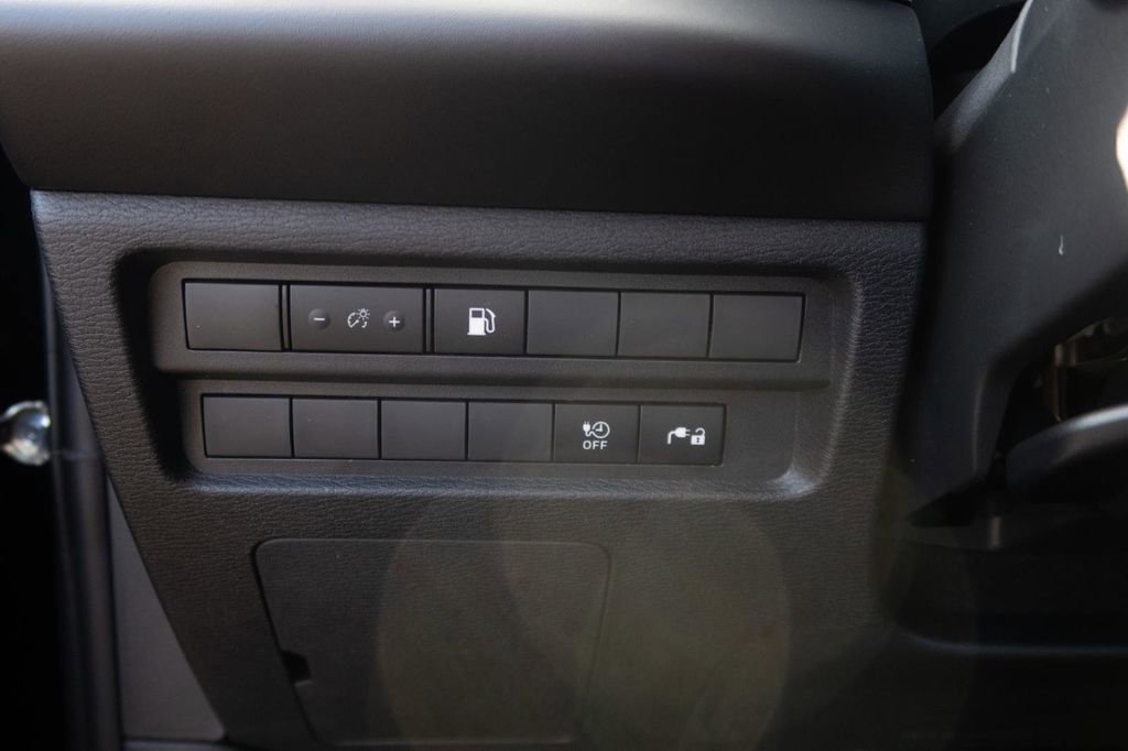 New 2024 Mitsubishi Outlander ES image 29