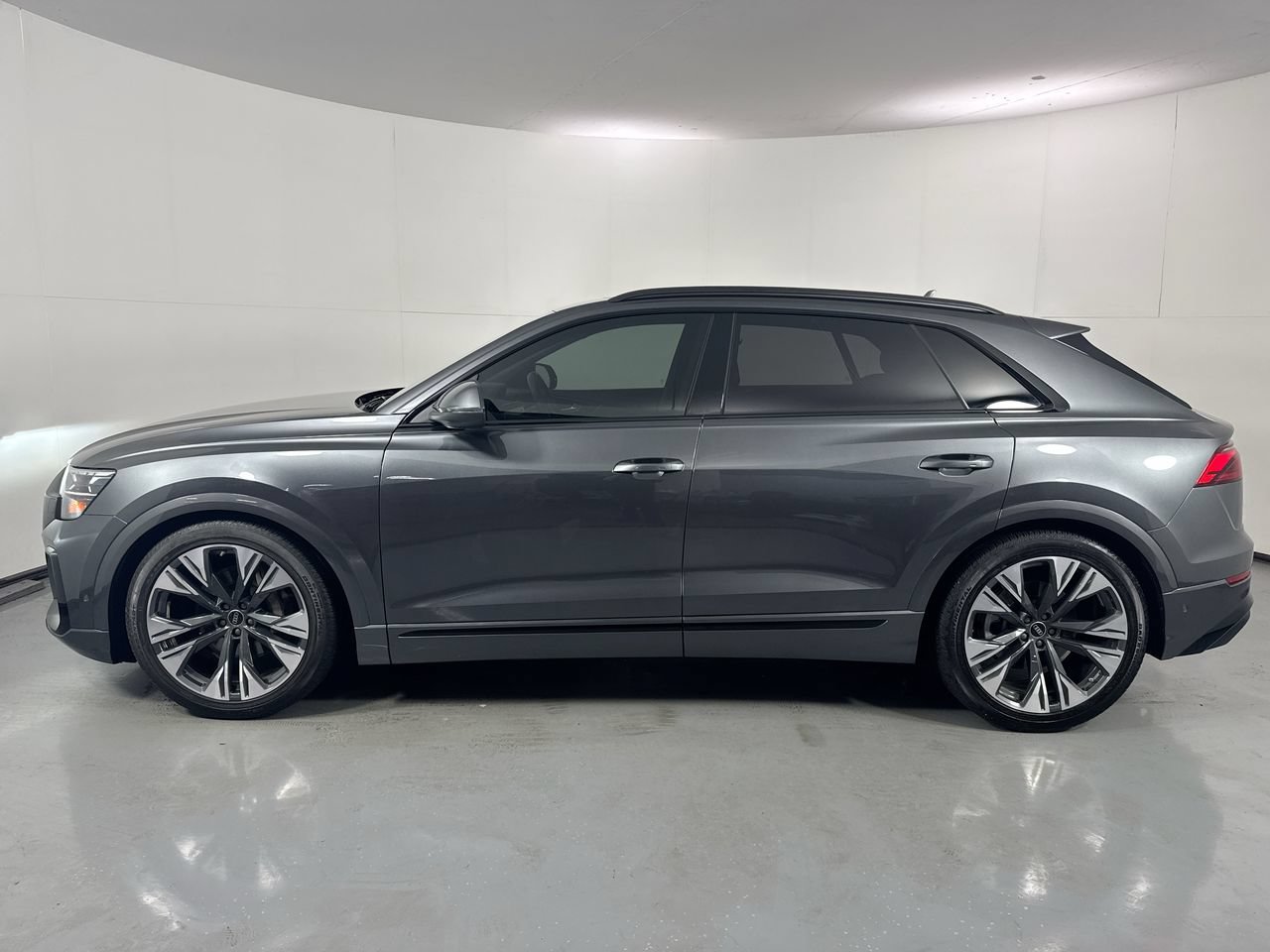 Used 2024 Audi Q8 Prestige w/ Prestige Package AWD/4WD image 2