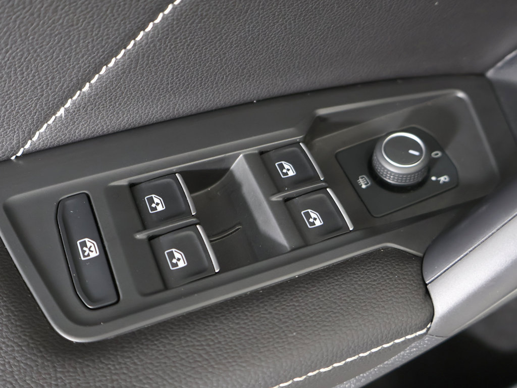 Certified 2024 Volkswagen Tiguan SE AWD/4WD image 37