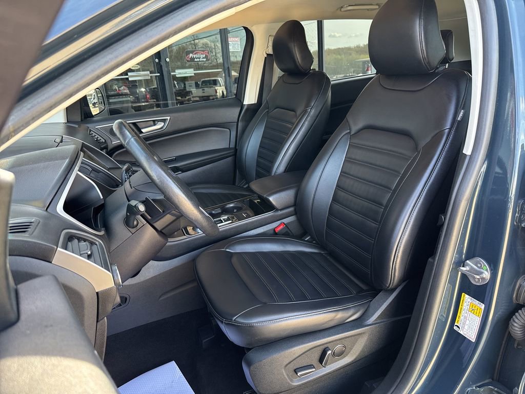 Used 2019 Ford Edge SEL w/ Equipment Group 201A AWD/4WD image 2