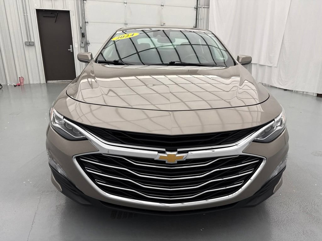 Used 2024 Chevrolet Malibu LT FWD image 2