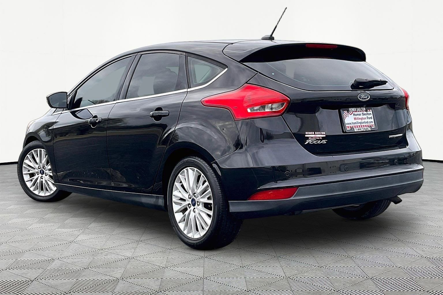 Used 2018 Ford Focus Titanium w/ Titanium Technology Package FWD image 10