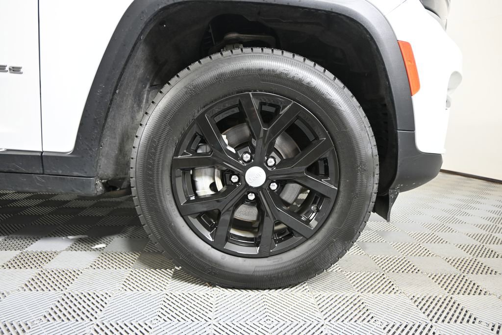 Used 2023 Jeep Grand Cherokee Limited AWD/4WD image 13