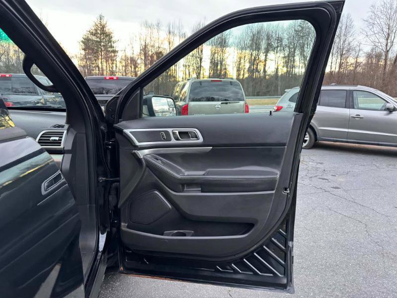 Used 2013 Ford Explorer XLT AWD/4WD image 14