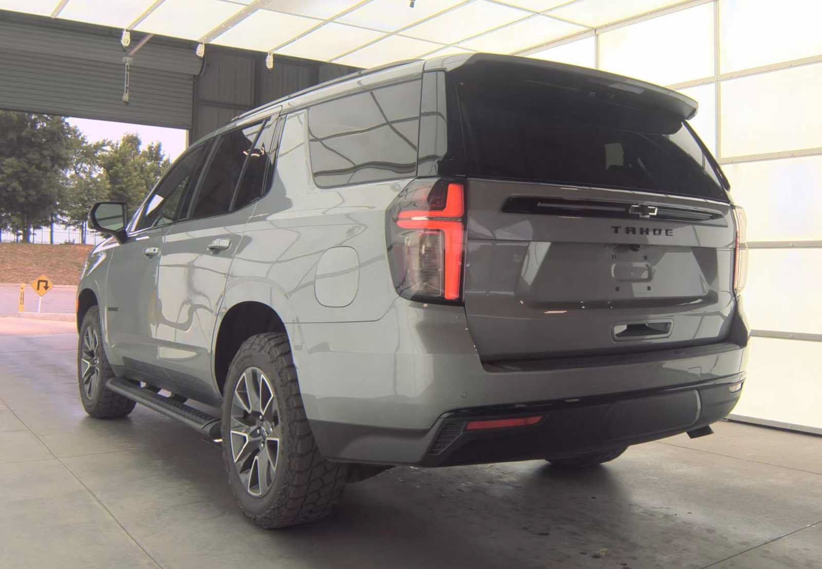 Used 2023 Chevrolet Tahoe Z71 w/ Luxury Package AWD/4WD image 2