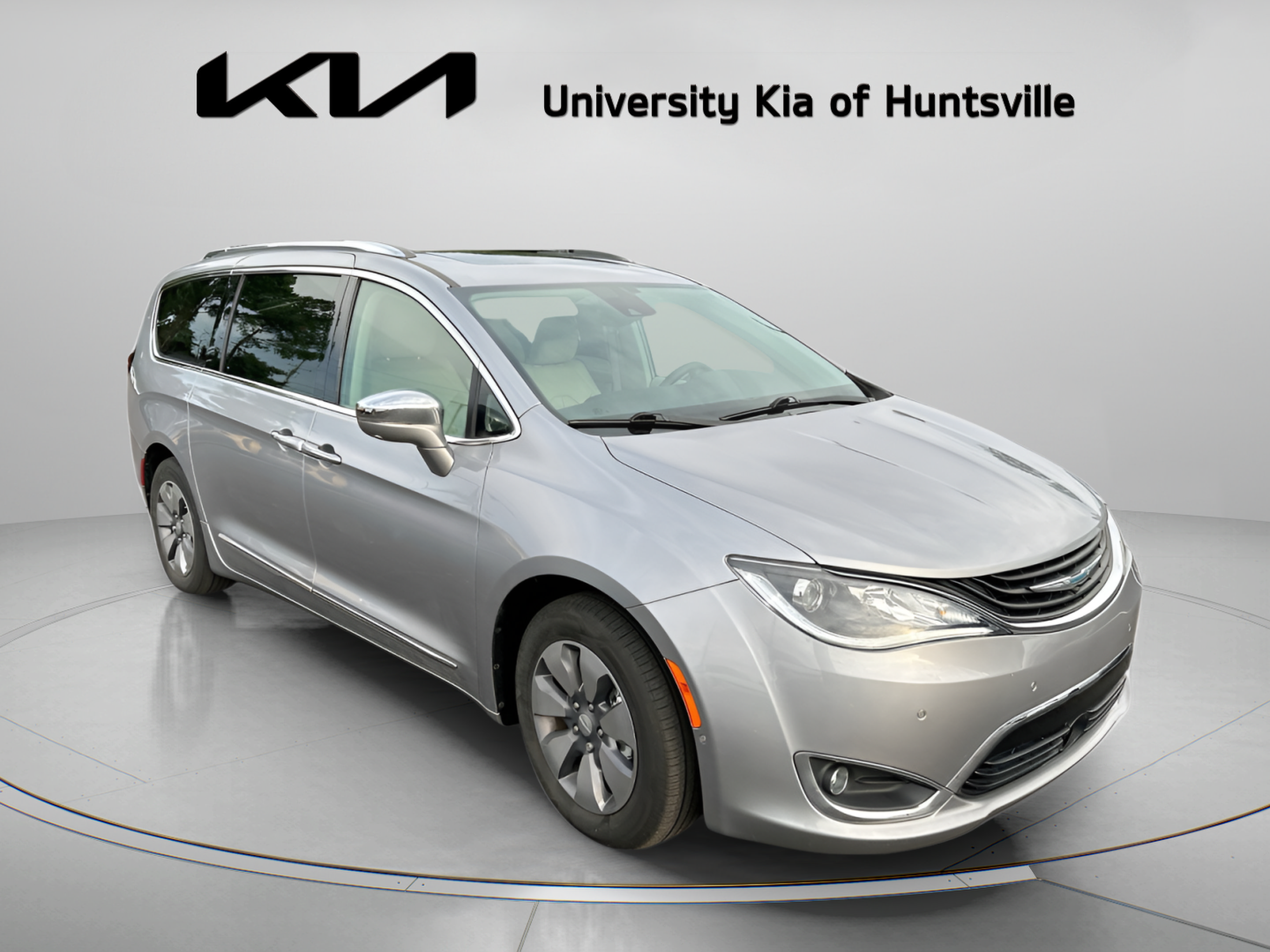 Used 2018 Chrysler Pacifica Limited w/ Advanced Safetytec Group FWD image 2
