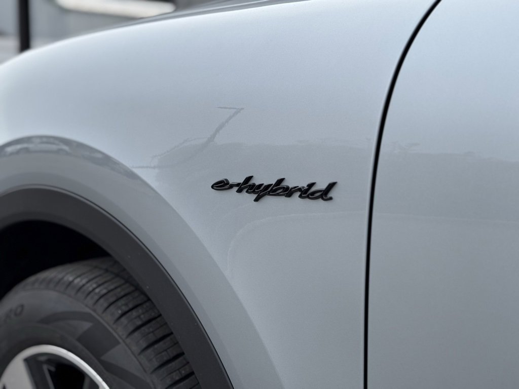 New 2025 Porsche Cayenne E-Hybrid image 20