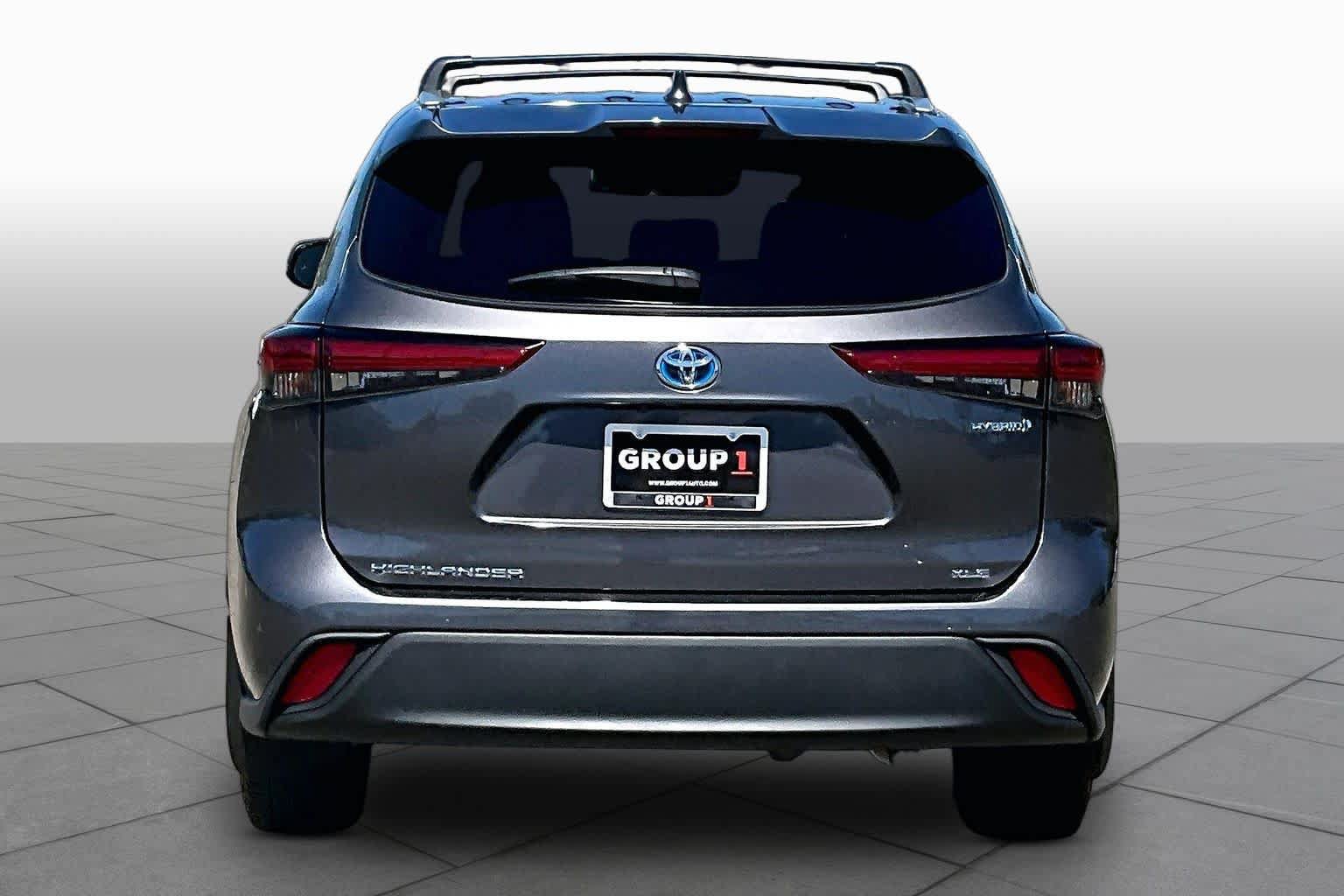 Used 2022 Toyota Highlander XLE AWD/4WD image 4